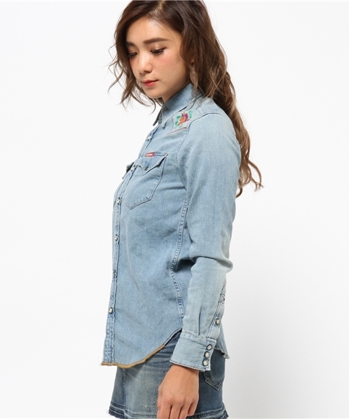 HYSTERIC GLAMOUR（ヒステリックグラマー）の「JUPITER刺繍USED加工 デニム長袖ウエスタンSH（シャツ/ブラウス・レディース・インディゴブルー・MEDIUM/SMALL）」の3枚目の写真