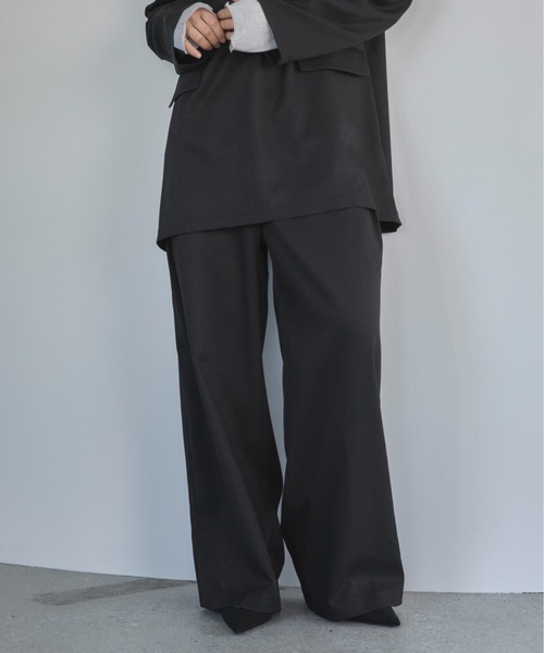 feepur（フェピュール）の「【4size展開/セットアップ可】ダブルタックワイドスラックス（スラックス・レディース・グレイッシュベージュ/ブラック/チャコールグレー/ブラウン・SMALL/MEDIUM/LARGE/TALL）」の22枚目の写真