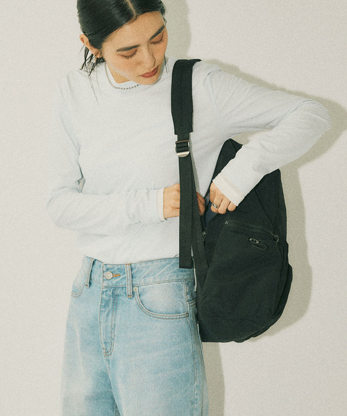 cross marche(クロスマルシェ)の「【TRIP.INN】 ギャザーポケットリュック(バックパック/リュック・レディース・グレー/ブラック・FREE)」の4枚目の写真