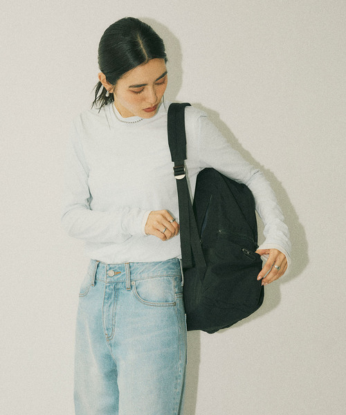 cross marche(クロスマルシェ)の「【TRIP.INN】 ギャザーポケットリュック(バックパック/リュック・レディース・グレー/ブラック・FREE)」の3枚目の写真