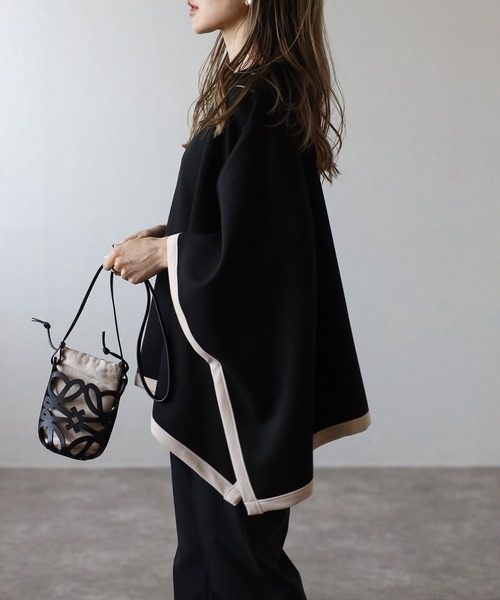 Bonjour Sagan（ボンジュールサガン）の「ライトダンボール配色ポンチョ（ポンチョ・レディース・ライトベージュ/ブラック・FREE）」の13枚目の写真