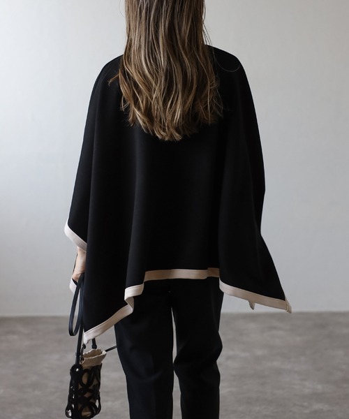 Bonjour Sagan（ボンジュールサガン）の「ライトダンボール配色ポンチョ（ポンチョ・レディース・ライトベージュ/ブラック・FREE）」の14枚目の写真