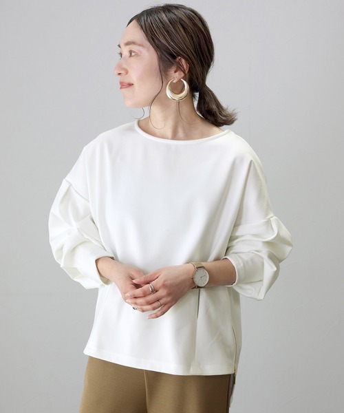 Aletta vita(アレッタビータ)の「ポンチサイドファスナー袖タックプルオーバー(Tシャツ/カットソー・レディース・オフホワイト/ベージュ/ブラウン/ブラック/チャコール・FREE)」の2枚目の写真