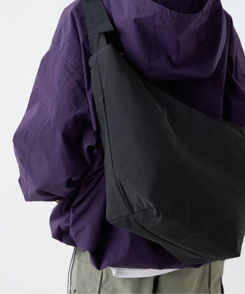 ZOZO限定】HALFMOON MESSENGER BAG（ショルダーバッグ）｜meltum