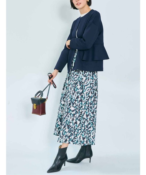 IEDIT（イディット）の「ＩＥＤＩＴ　後ろフリルが大人の華やぎを演出する　伸びやかなカーデライクジャケット〈ネイビー〉（ノーカラージャケット・レディース・ネイビー・M/L/LL/3L/S/4L）」の2枚目の写真