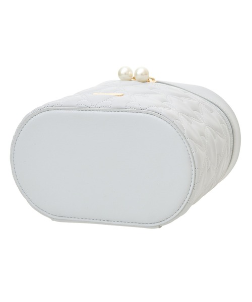 Maison de FLEUR(メゾンドフルール)の「EC限定リボンキルティングキューブバッグ(ショルダーバッグ・レディース・グレイッシュブルー・FREE)」の9枚目の写真