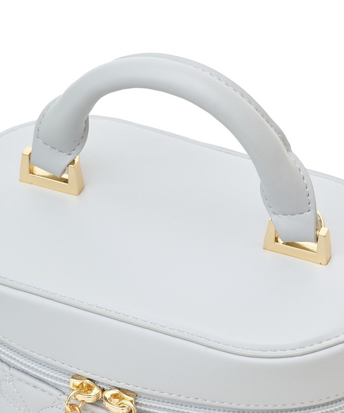 Maison de FLEUR(メゾンドフルール)の「EC限定リボンキルティングキューブバッグ(ショルダーバッグ・レディース・グレイッシュブルー・FREE)」の10枚目の写真