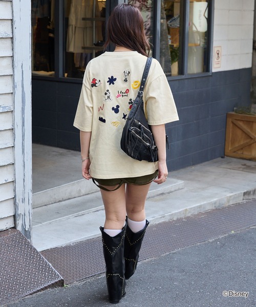 Disney(ディズニー)の「【Disney】別注/ミッキーマウス/ミニーマウス/オールドグラフィックプリント グラフィック刺繍オーバーサイズ半袖Tシャツ(Tシャツ/カットソー・レディース・アイボリー/ネイビー系/ワインレッド/アイボリー系1/ブラック系1/スミクロ/ブラック系・M/L)」の9枚目の写真