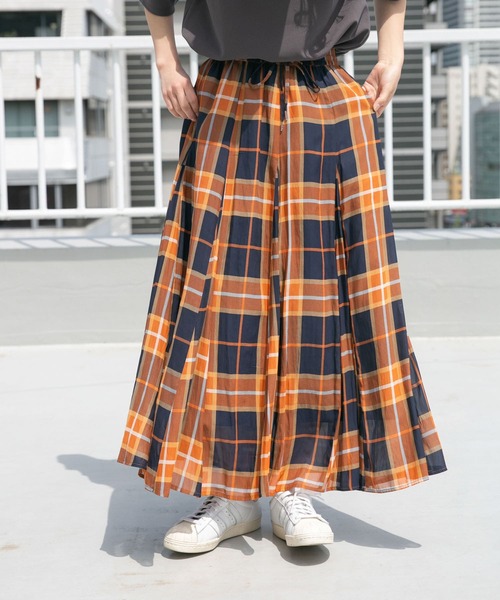 ITEMS URBANRESEARCH(アイテムズ アーバンリサーチ)の「シアーフレアスカート(スカート・レディース・オレンジ/ネイビー/ブラウン/ブラック・FREE)」の21枚目の写真