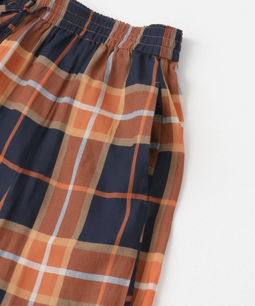 ITEMS URBANRESEARCH(アイテムズ アーバンリサーチ)の「シアーフレアスカート(スカート・レディース・オレンジ/ネイビー/ブラウン/ブラック・FREE)」の17枚目の写真