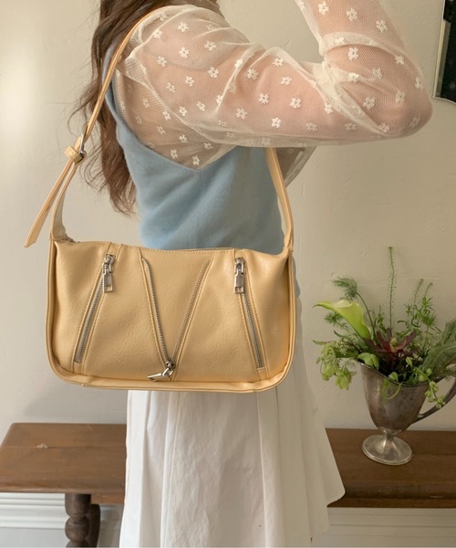FINEnough(ファインナフ)の「トリプルジップデザインハンドル2WAYショルダーバッグ(ショルダーバッグ・レディース・ブラック/グレー/ピンク/イエロー/ホワイト・FREE)」の1枚目の写真