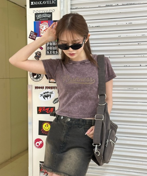 RAY CASSIN（レイカズン）の「ピグメントシャーリングロゴチビTシャツ（Tシャツ/カットソー・レディース・チャコールグレー/ブラウン/ホワイト/ベージュ・FREE）」の3枚目の写真