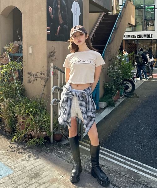 RAY CASSIN（レイカズン）の「ピグメントシャーリングロゴチビTシャツ（Tシャツ/カットソー・レディース・チャコールグレー/ブラウン/ホワイト/ベージュ・FREE）」の16枚目の写真