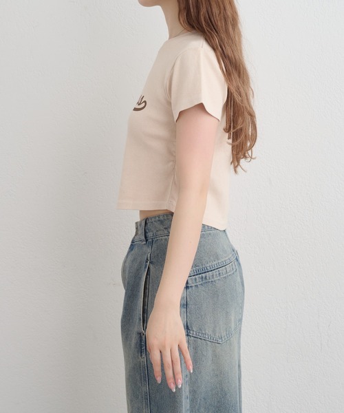 RAY CASSIN（レイカズン）の「ピグメントシャーリングロゴチビTシャツ（Tシャツ/カットソー・レディース・チャコールグレー/ブラウン/ホワイト/ベージュ・FREE）」の6枚目の写真