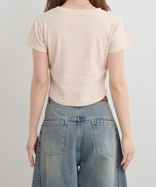 RAY CASSIN（レイカズン）の「ピグメントシャーリングロゴチビTシャツ（Tシャツ/カットソー・レディース・チャコールグレー/ブラウン/ホワイト/ベージュ・FREE）」の5枚目の写真