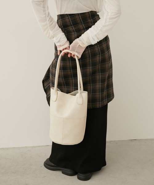 Aunt Marie's（アントマリーズ）の「アウトポケットバケツトートバッグ / 500ml収納可能（トートバッグ・レディース・ブラウン/ブラック/アイボリー・FREE）」の18枚目の写真