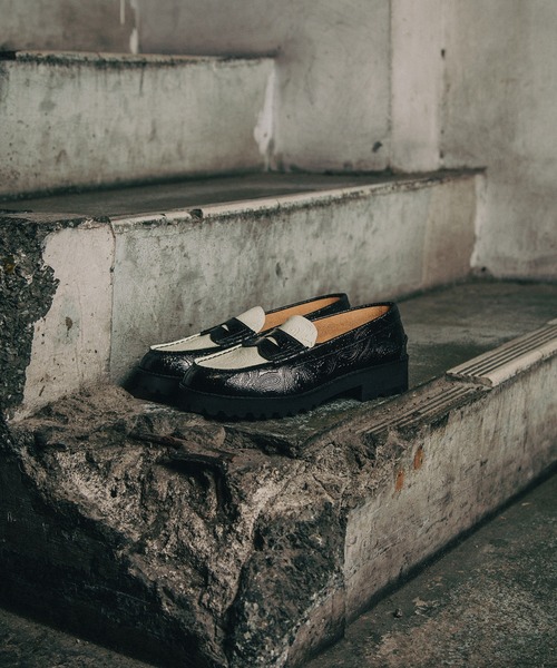 The Kenford Fineshoes(ケンフォードファインシューズ)の「Tank Sole Loafers Black White Paisley(ローファー・メンズ・マルチ・26.5/25.5/27/26)」の3枚目の写真