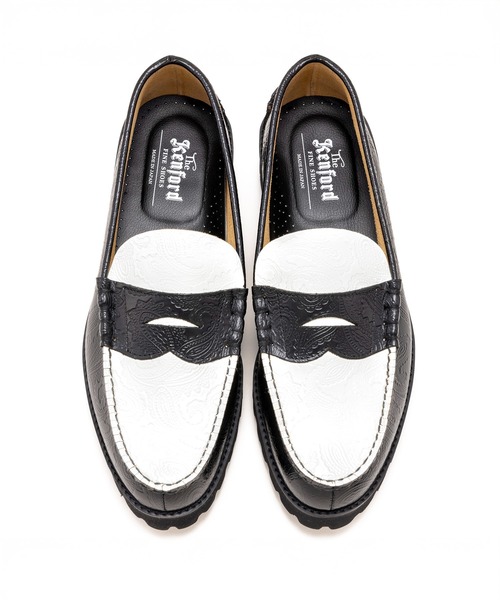 靴 TANK SOLE LOAFERS / BLACK WHITE PAISLEY Tank Sole Loafers Black White Paisley（ローファー）｜The