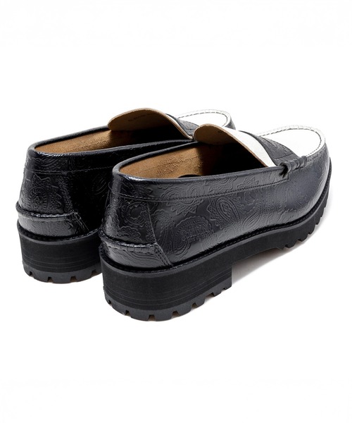 靴 TANK SOLE LOAFERS / BLACK WHITE PAISLEY Tank Sole Loafers Black White Paisley（ローファー）｜The