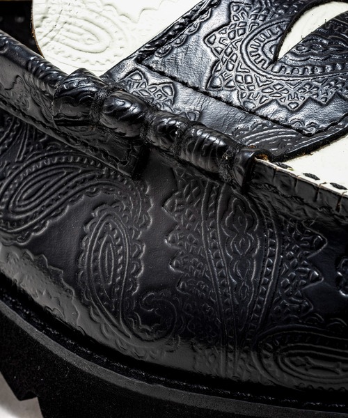 靴 TANK SOLE LOAFERS / BLACK WHITE PAISLEY Tank Sole Loafers Black White Paisley（ローファー）｜The