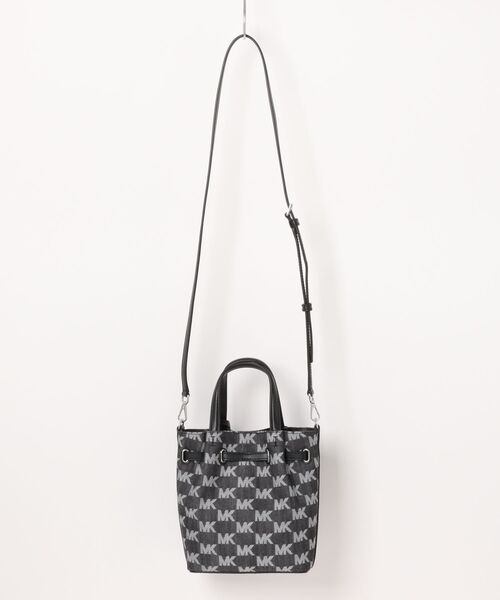 MICHAEL KORS(マイケルコース)の「CARSON NS クロスボディ スモール - MKシグネチャー(ショルダーバッグ・レディース・ブラック・FREE)」の2枚目の写真