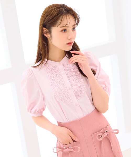 Feroux(フェルゥ)の「フリルディテール パフスリーブ ブラウス(シャツ/ブラウス・レディース・ホワイト系/ピンク系/イエロー系・F)」の3枚目の写真