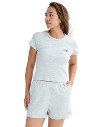 BILLABONG（ビラボン）の「BILLABONG レディース ARCH EMB BABY FIT RIB TEE Tシャツ 【2025年夏モデル】/ビラボンセットアップ対応ロゴショート丈リブ半袖Tシャツ（Tシャツ/カットソー・レディース）」