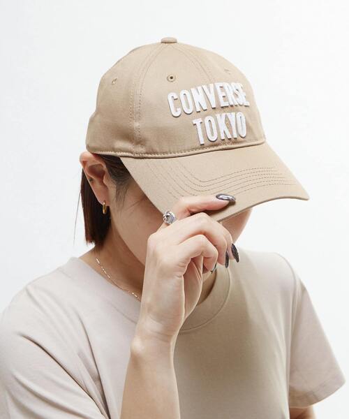 CONVERSE TOKYO（コンバーストウキョウ）の「FELT PATCH LOGO CAP（キャップ・レディース・ブラック/チャコールグレー/ベージュ・FREE）」の4枚目の写真