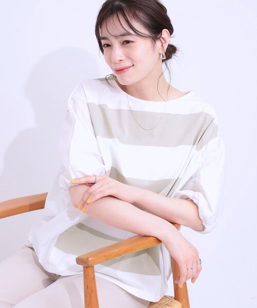 SHOO・LA・RUE(シューラルー)の「ふわりシルエットが新しい ワイドピッチボーダートップス(Tシャツ/カットソー・レディース・ブラック系2/ベージュ系2/オリーブ系2・01/02/03/04)」の2枚目の写真