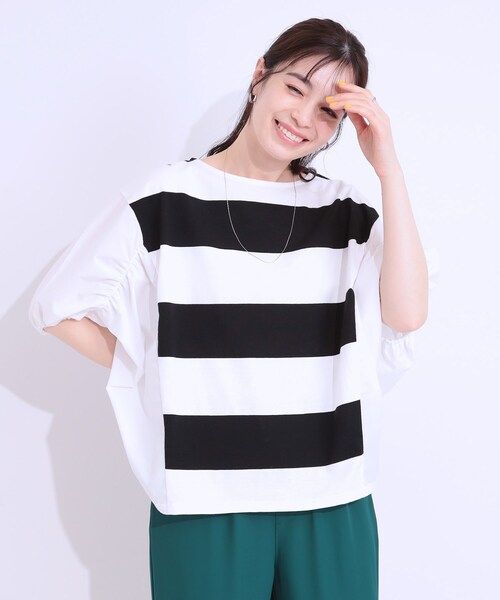 SHOO・LA・RUE(シューラルー)の「ふわりシルエットが新しい ワイドピッチボーダートップス(Tシャツ/カットソー・レディース・ブラック系2/ベージュ系2/オリーブ系2・01/02/03/04)」の4枚目の写真