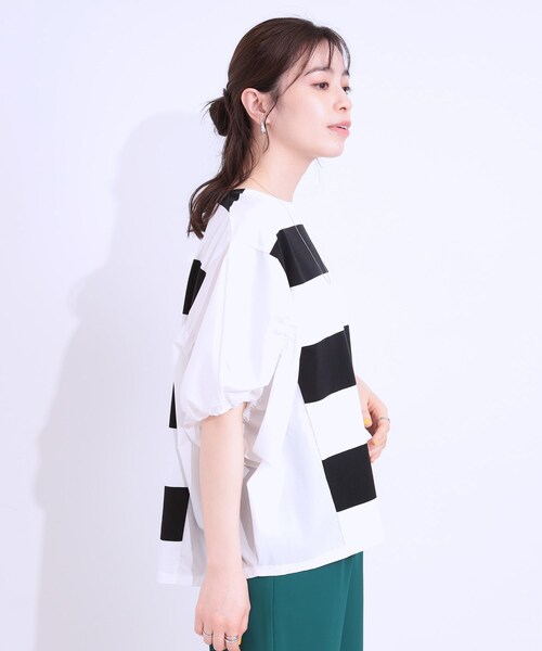 SHOO・LA・RUE(シューラルー)の「ふわりシルエットが新しい ワイドピッチボーダートップス(Tシャツ/カットソー・レディース・ブラック系2/ベージュ系2/オリーブ系2・01/02/03/04)」の5枚目の写真