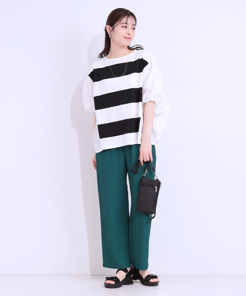 SHOO・LA・RUE(シューラルー)の「ふわりシルエットが新しい ワイドピッチボーダートップス(Tシャツ/カットソー・レディース・ブラック系2/ベージュ系2/オリーブ系2・01/02/03/04)」の6枚目の写真