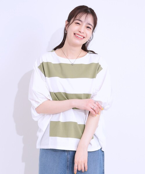 SHOO・LA・RUE(シューラルー)の「ふわりシルエットが新しい ワイドピッチボーダートップス(Tシャツ/カットソー・レディース・ブラック系2/ベージュ系2/オリーブ系2・01/02/03/04)」の8枚目の写真