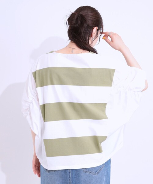 SHOO・LA・RUE(シューラルー)の「ふわりシルエットが新しい ワイドピッチボーダートップス(Tシャツ/カットソー・レディース・ブラック系2/ベージュ系2/オリーブ系2・01/02/03/04)」の9枚目の写真