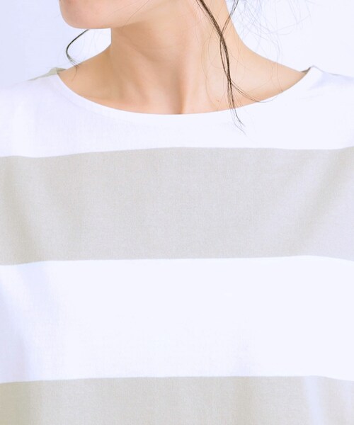 SHOO・LA・RUE(シューラルー)の「ふわりシルエットが新しい ワイドピッチボーダートップス(Tシャツ/カットソー・レディース・ブラック系2/ベージュ系2/オリーブ系2・01/02/03/04)」の19枚目の写真
