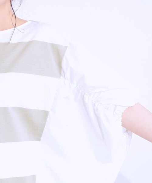 SHOO・LA・RUE(シューラルー)の「ふわりシルエットが新しい ワイドピッチボーダートップス(Tシャツ/カットソー・レディース・ブラック系2/ベージュ系2/オリーブ系2・01/02/03/04)」の20枚目の写真