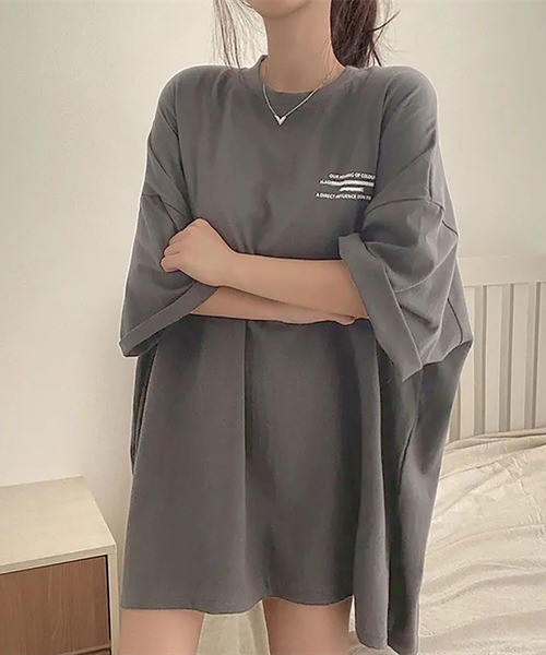 Asterellivi(アステレリビ)の「バックプリントビックTシャツ(Tシャツ/カットソー・レディース・ホワイト/ブラック/チャコールグレー/ブルー・FREE)」の2枚目の写真