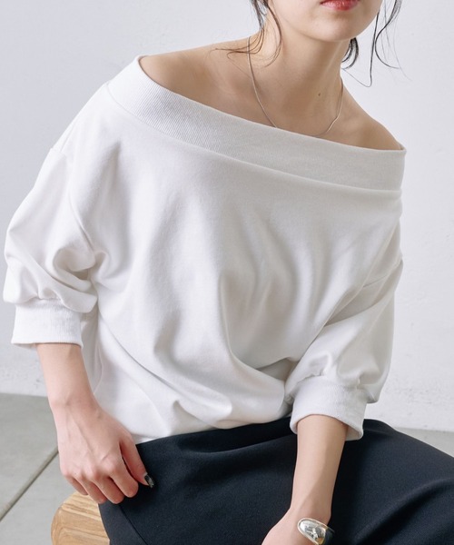 COLONY 2139（コロニートゥーワンスリーナイン）の「5分袖オフショルスウェットプルオーバー（スウェット・レディース・ホワイト/ブラウン/グレー/ブラック・FREE）」の2枚目の写真