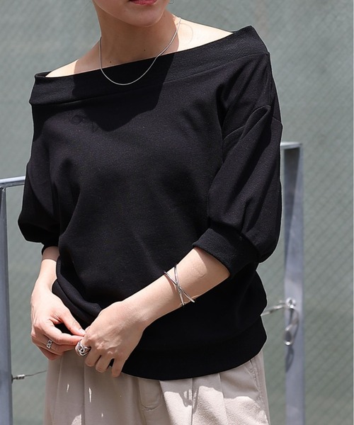 COLONY 2139（コロニートゥーワンスリーナイン）の「5分袖オフショルスウェットプルオーバー（スウェット・レディース・ホワイト/ブラウン/グレー/ブラック・FREE）」の3枚目の写真