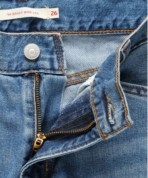 Levi's(リーバイス)の「Levi's(リーバイス)「COOL」ワイドレッグバギー(デニムパンツ・レディース・ライトインディゴブルー・24inch/25inch/26inch/27inch)」の4枚目の写真