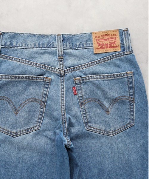 Levi's(リーバイス)の「Levi's(リーバイス)「COOL」ワイドレッグバギー(デニムパンツ・レディース・ライトインディゴブルー・24inch/25inch/26inch/27inch)」の6枚目の写真