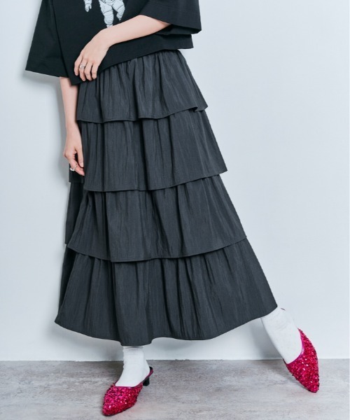 W:Huku(フーク)の「ドライタッチ 4段 ティアード ロング スカート(スカート・レディース・オフホワイト/カーキ/チャコール・FREE)」の2枚目の写真
