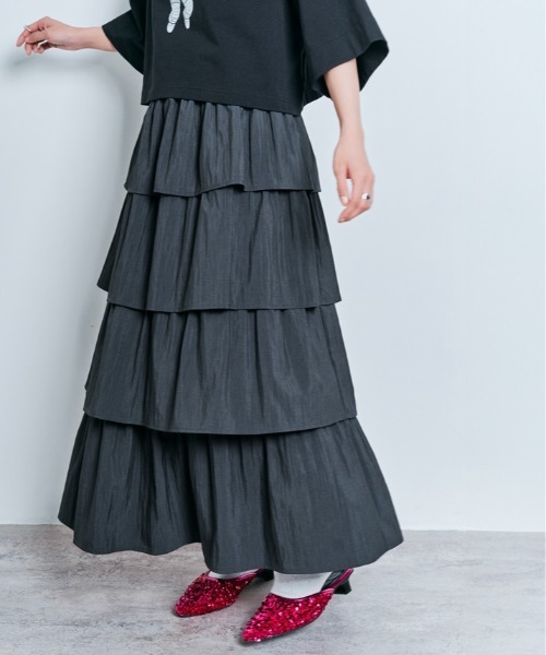 W:Huku(フーク)の「ドライタッチ 4段 ティアード ロング スカート(スカート・レディース・オフホワイト/カーキ/チャコール・FREE)」の15枚目の写真