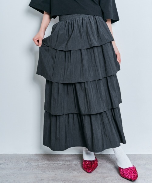 W:Huku(フーク)の「ドライタッチ 4段 ティアード ロング スカート(スカート・レディース・オフホワイト/カーキ/チャコール・FREE)」の10枚目の写真