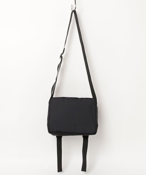 THE NORTH FACE PURPLE LABEL(ザ ノースフェイス パープルレーベル)の「THE NORTH FACE PURPLE LABEL CORDURA Nylon Shoulder Bag / ザ・ノース・フェイス パープルレーベル コーデュラ ナイロン ショルダー バッグ(ショルダーバッグ・メンズ・ブラック・ONE SIZE)」の2枚目の写真