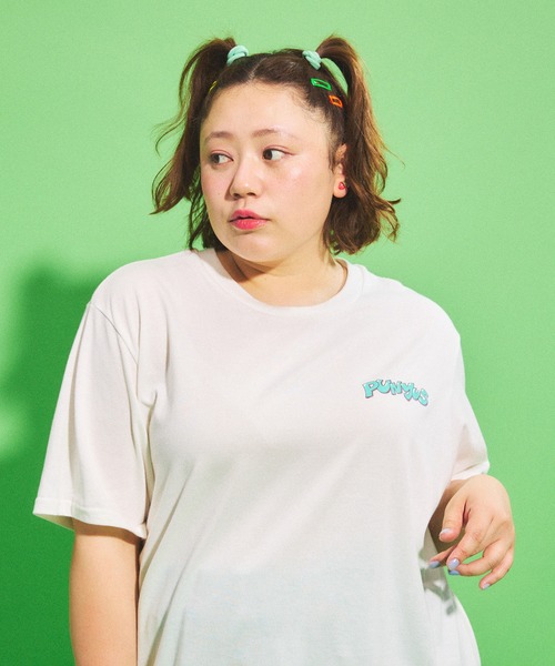 PUNYUS（プニュズ）の「ストロベリーフレンズビッグＴシャツ（Tシャツ/カットソー・レディース・ブラック/ホワイト/イエロー・3/4）」の5枚目の写真