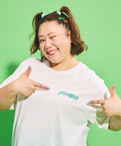 PUNYUS（プニュズ）の「ストロベリーフレンズビッグＴシャツ（Tシャツ/カットソー・レディース・ブラック/ホワイト/イエロー・3/4）」の6枚目の写真