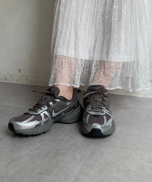 NIKE(ナイキ)の「【NIKE/ナイキ】 V2K RUN(スニーカー・レディース・シルバー・24cm/24.5cm)」の3枚目の写真