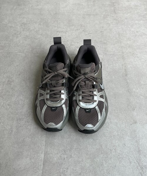 NIKE(ナイキ)の「【NIKE/ナイキ】 V2K RUN(スニーカー・レディース・シルバー・24cm/24.5cm)」の4枚目の写真