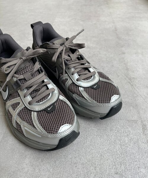 NIKE(ナイキ)の「【NIKE/ナイキ】 V2K RUN(スニーカー・レディース・シルバー・24cm/24.5cm)」の9枚目の写真